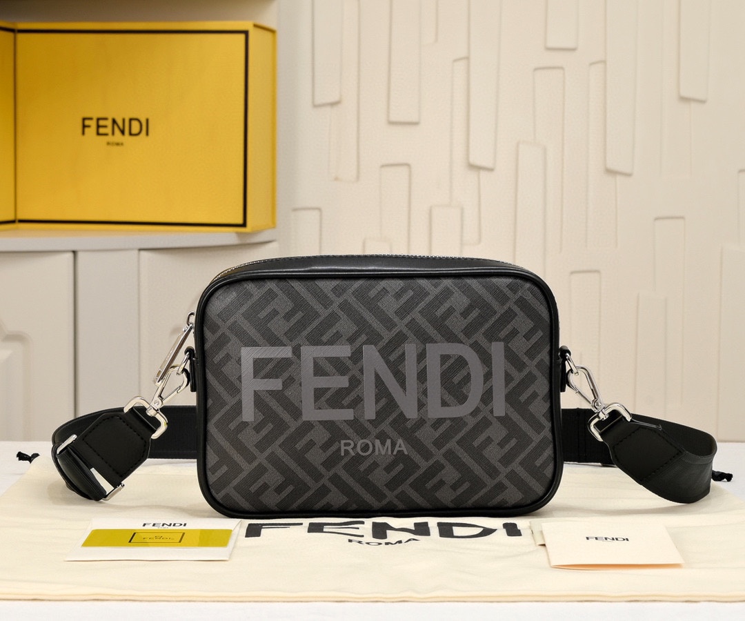 FENDI 芬迪经典复古老花相机包3301