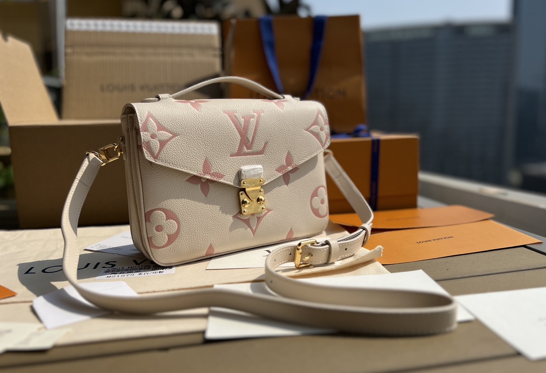 LOUIS VUITTON 路易威登Pochette Metis 手袋