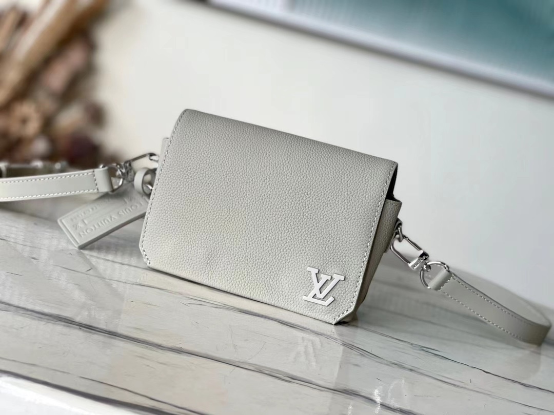 LOUIS VUITTON 路易威登 全皮男包邮差包系列 FASTLINE 迷你手袋 M82281